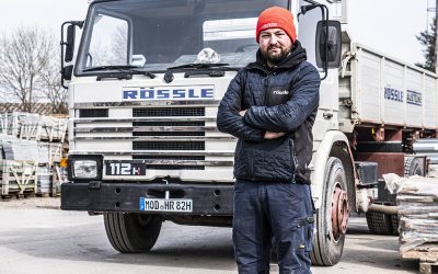 Georg_vor_Scania_struktur Einstieg von Georg Rössle